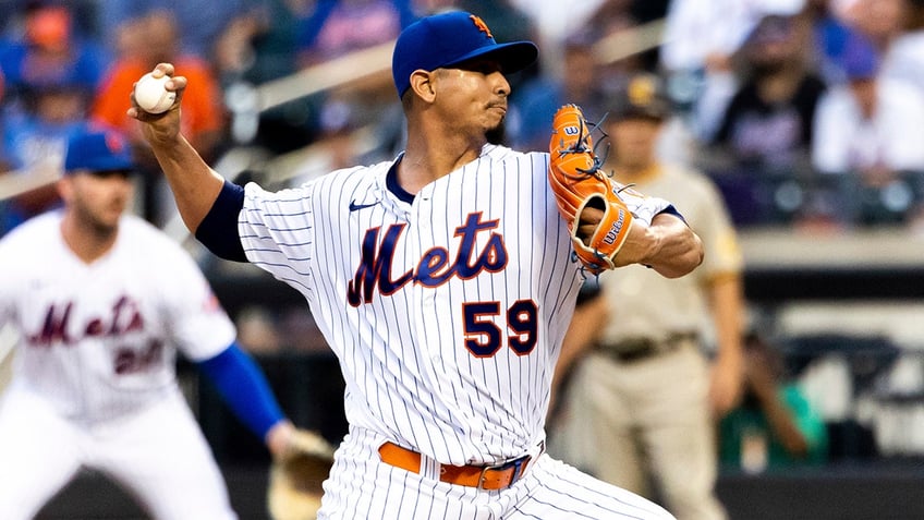 mets starter out for rest of season after freak accident leads to broken finger