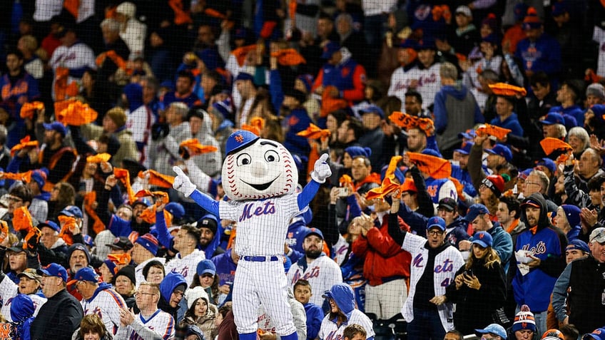 Mr. Met in Game 2 vs Padres in 2022