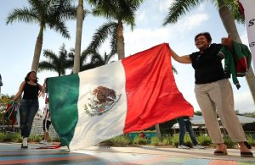 Mexican candidate for mayor killed with 4 supporters at campaign rally in Veracruz