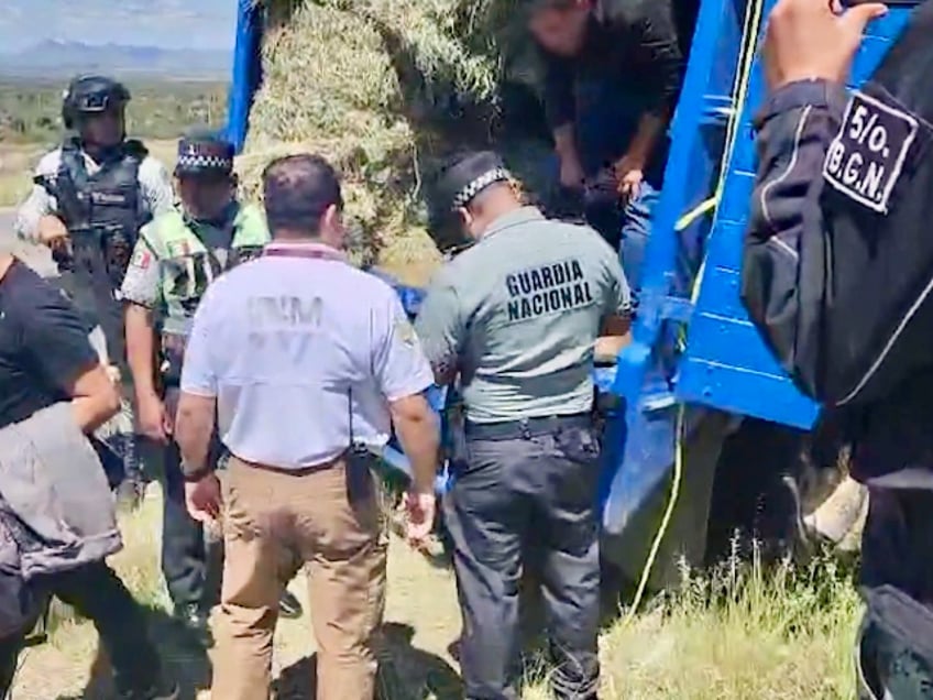 mexican cops find 22 migrants in abandoned truck