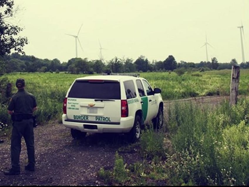 mexican national armed with shotgun arrested in vermont near canadian border say feds