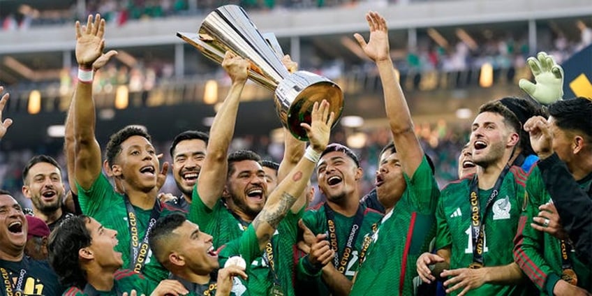 mexico wins concacaf gold cup with late goal over panama