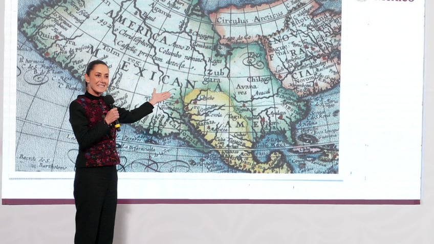 Mexico president with old map showing 'Mexican America'