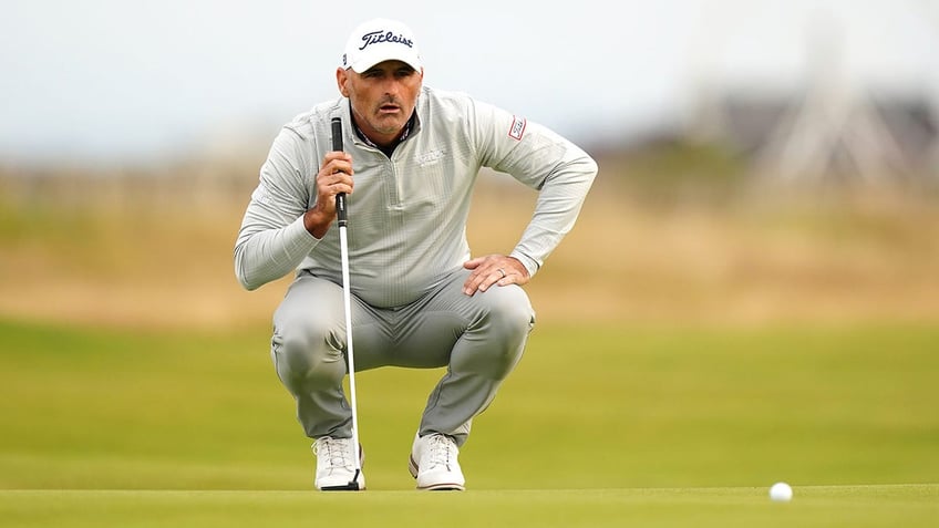 Michael Hendry eyes putt