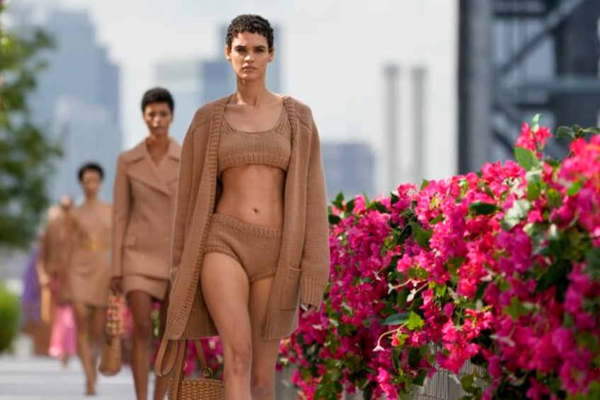 michael kors pays tribute to late mother with waterfront runway show set to bacharach tunes