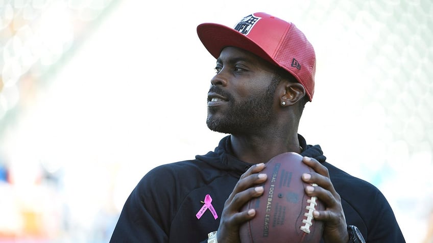 Michael Vick looks to pass