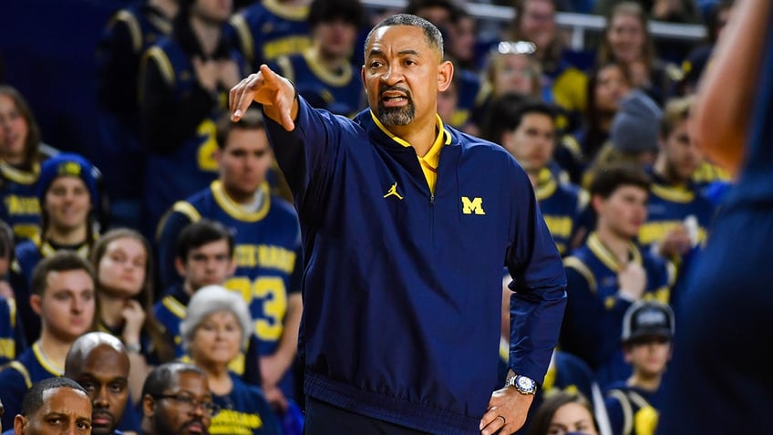 Juwan Howard gestures