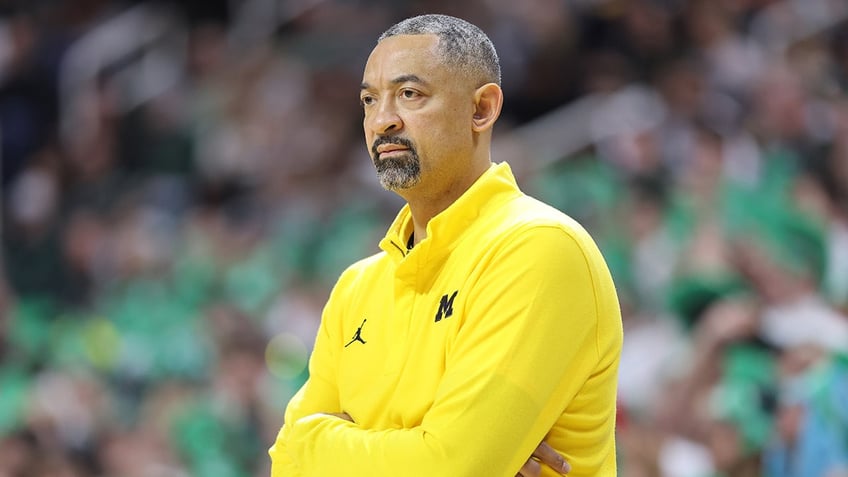 Juwan Howard coaches