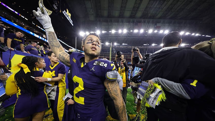 Blake Corum leaving field