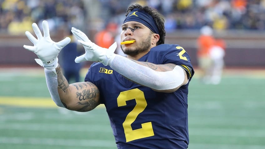 michigans blake corum talks jim harbaughs return to sidelines electric atmosphere at nebraska