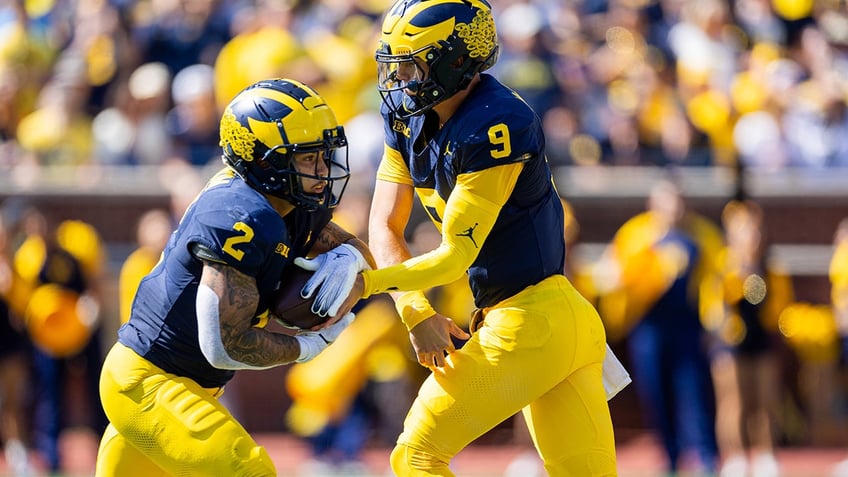 michigans blake corum talks jim harbaughs return to sidelines electric atmosphere at nebraska