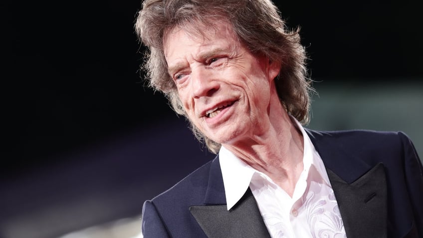 mick jagger admits problem with old age mistakes hes made with the rolling stones