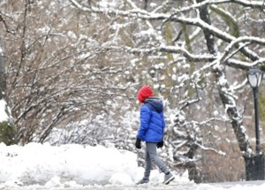 Midwest ice storm causes hundreds of accidents; snow, ice coming to W.V., Pa.