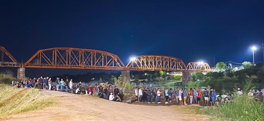 migrant surge in texas border town outpacing haitian crisis of 2021