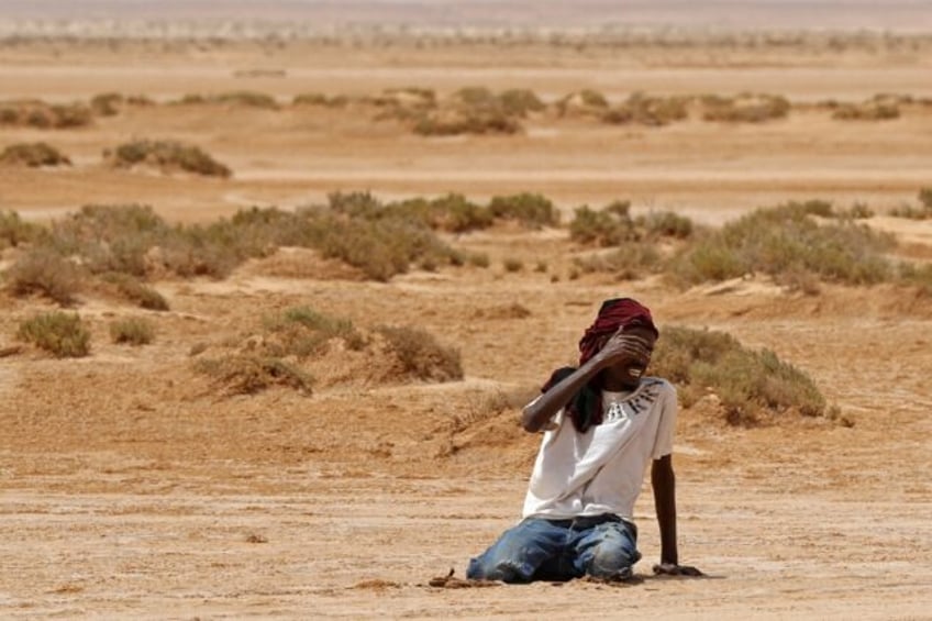 migrants between life and death in tunisia libya desert