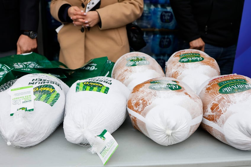 migrants get free turkeys for thanksgiving ahead of low income new yorkers