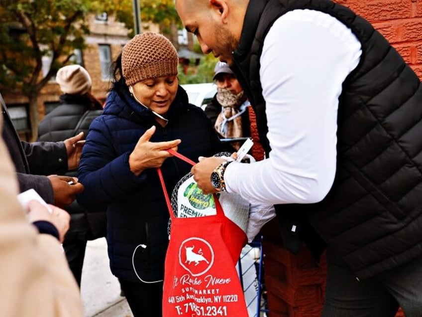 migrants get free turkeys for thanksgiving ahead of low income new yorkers