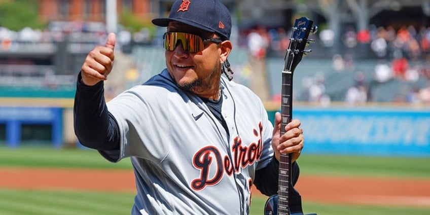 miguel cabrera jokingly squares up with jose ramirez after guardians all stars bout with tim anderson