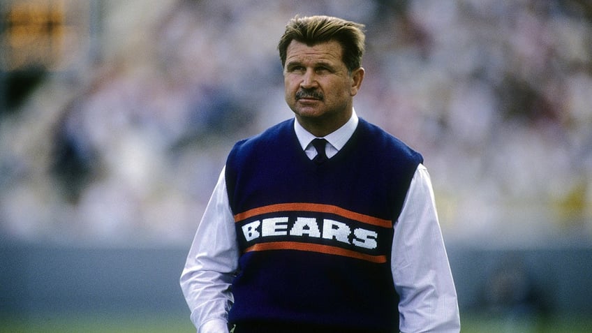 Mike Ditka on sideline