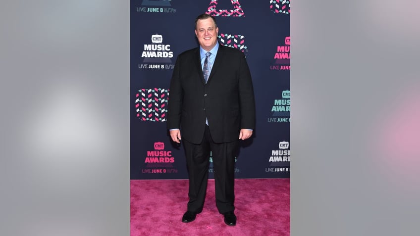 Billy Gardell red carpet