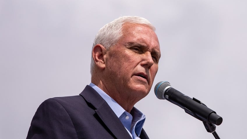 mike pence courts catholic voters in campaign speech at napa institute founder says he has great respect