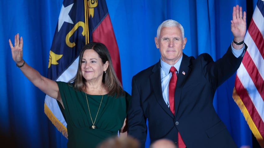 mike pence courts catholic voters in campaign speech at napa institute founder says he has great respect