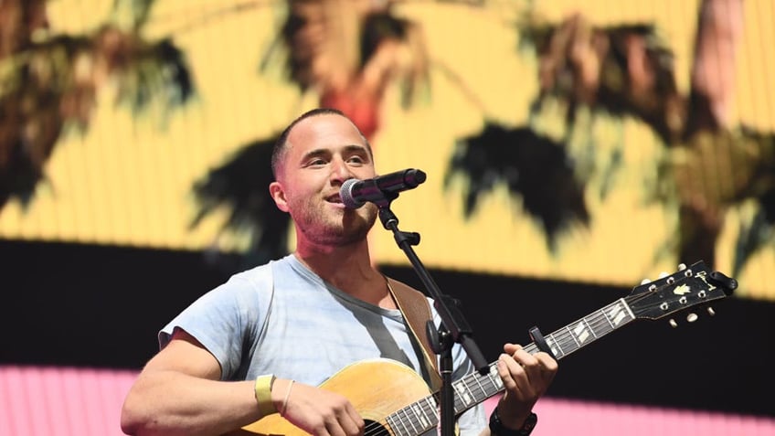 mike posner performing