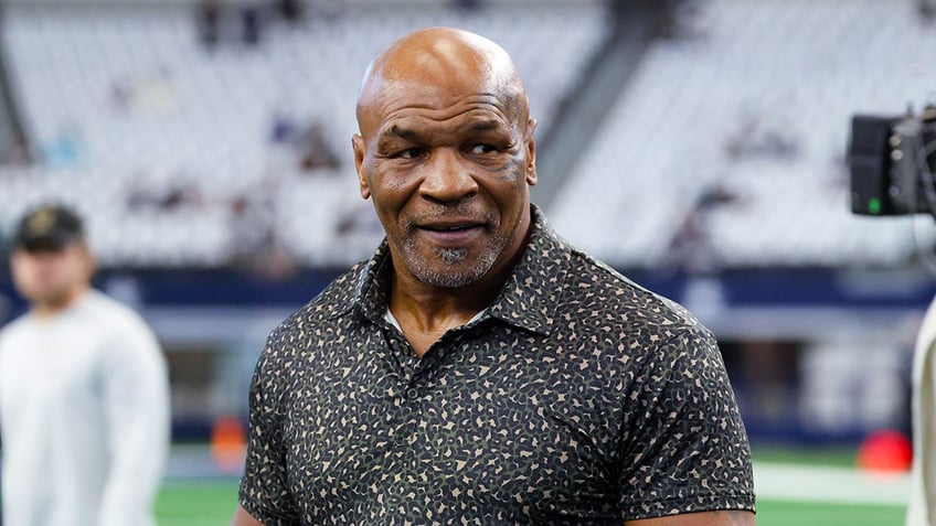 Mike Tyson makes an appearance at a Dallas Cowboys game