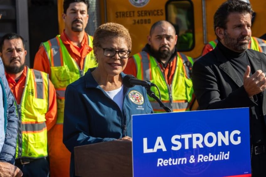 Los Angeles Mayor Karen Bass speaks to journalists on January 17, 2025 about the wildfires