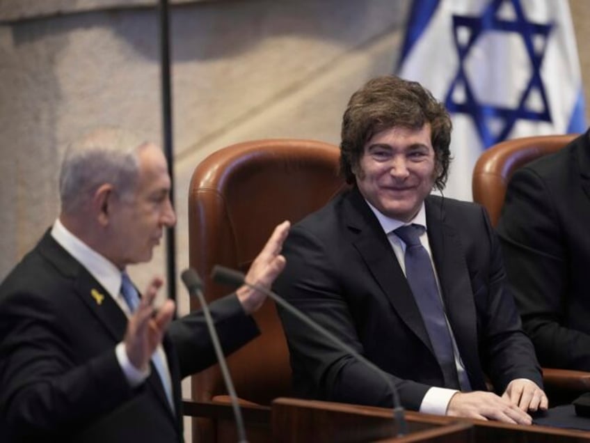 Israel's Prime Minister Benjamin Netanyahu, left, welcomes Argentina's President