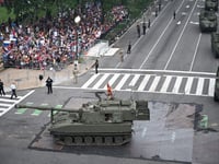 Military parade draws Trump fans, and critics, to US capital