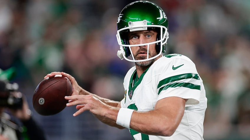 milwaukee pub patrons shocked they must pay bar tabs after jets stun bills without aaron rodgers