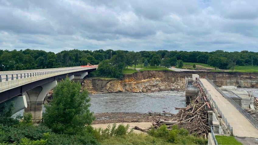 The County Road 9 bridge in Minnesota and the Rapidan Dam