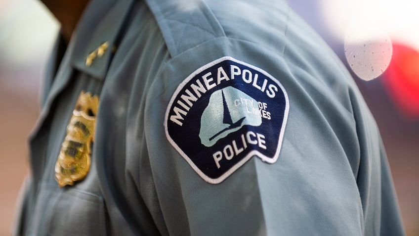 minneapolis police officers onlyfans account prompts investigation but mayor has no issue with nude photos