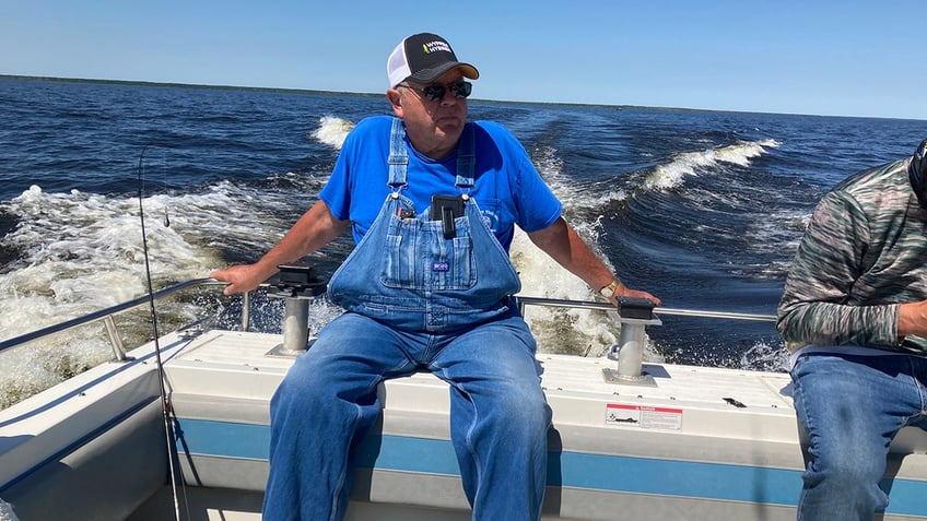 minnesota boy reels in wallet filled with 2000 cash while fishing and returns it to iowa farmer