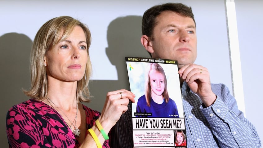 Kate and Gerry McCann holding picture