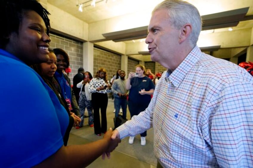 mississippi should set minimum wage higher than federal level says democrat running for governor