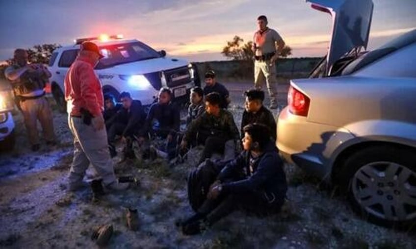 missouri bounty hunter bill for illegal immigrants would create state version of ice