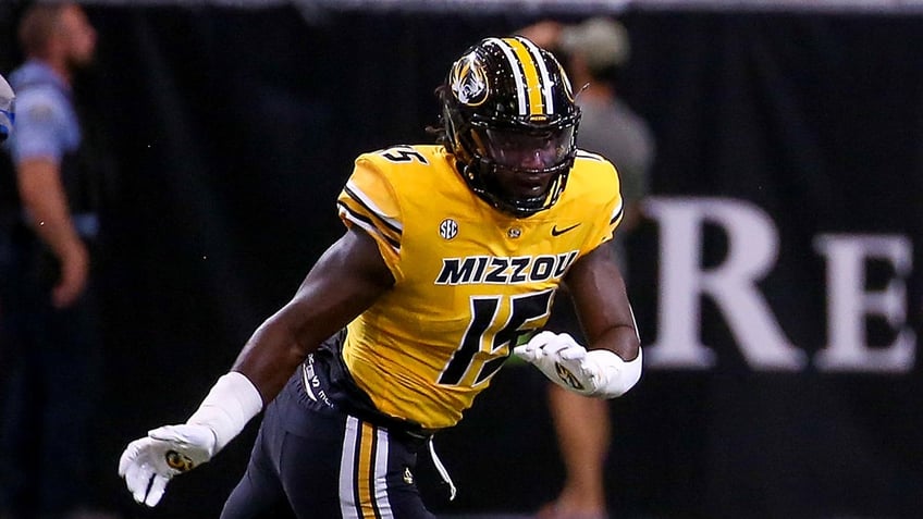 missouri defensive end ejected for spitting on lsu player ref says reports