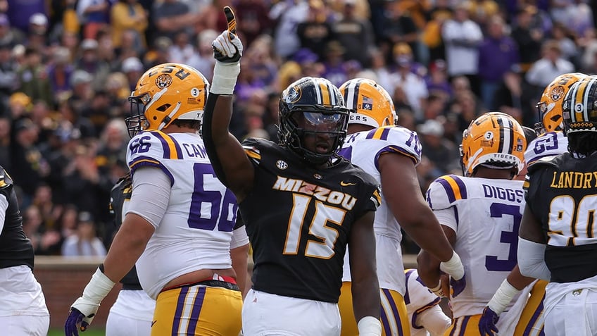 missouri defensive end ejected for spitting on lsu player ref says reports