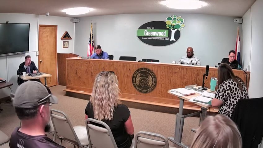 missouri mayor removed from office after allegedly brandishing gun during argument reports