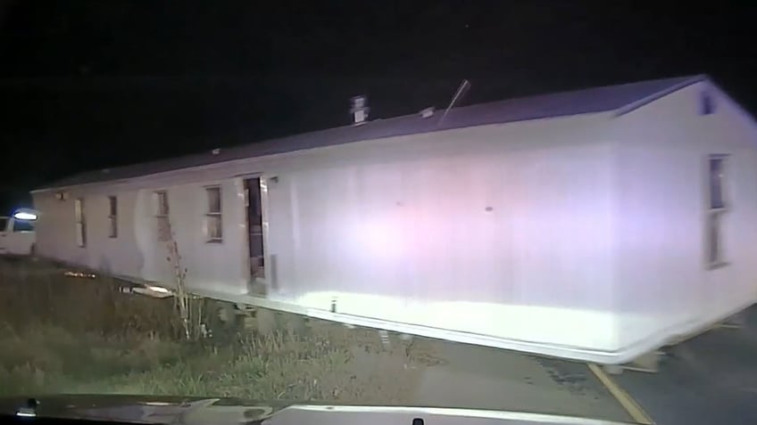 missouri police chasing erratic mobile home caught on wild dashcam video