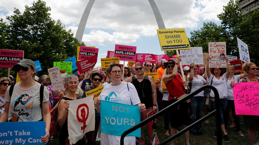 missouri republicans propose legislation to allow women who receive abortions to be charged with murder