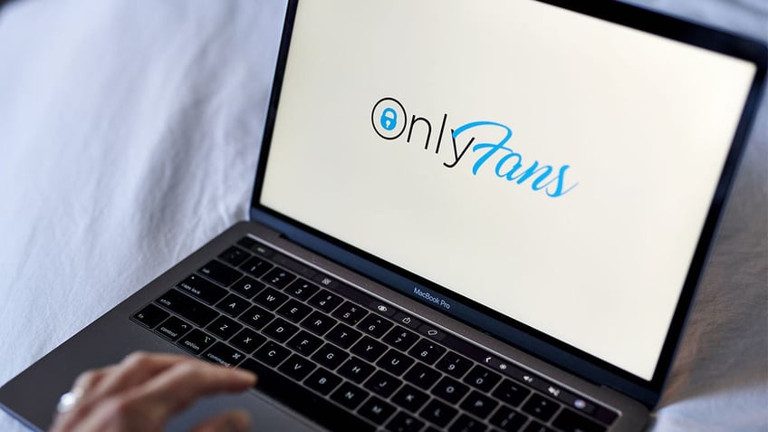 missouri teacher resigned after discovery of onlyfans account turned full focus on porn im that teacher