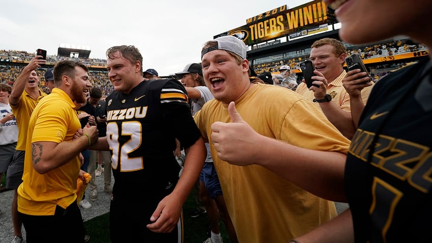 missouri upsets no 15 kansas state on walk off 61 yard field goal