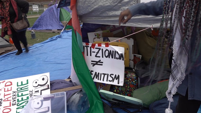 Anti-zionism sign in MIT encampment