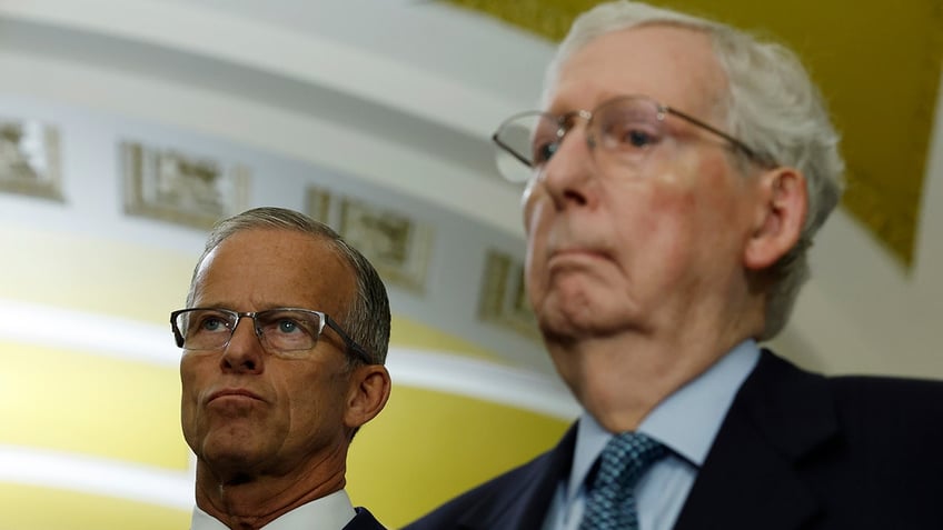 Sens. John Thune and Mitch McConnell