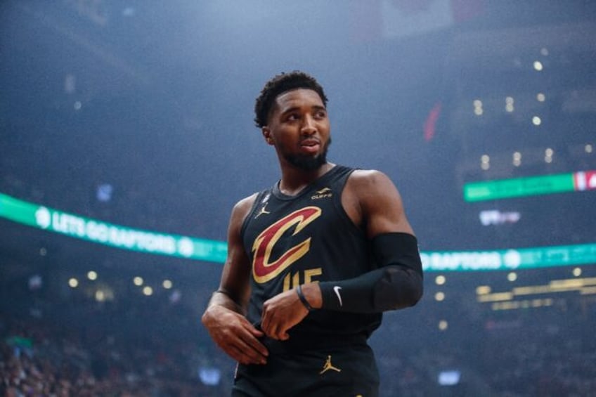 Donovan Mitchell has reportedly agreed to terms with the Cleveland Cavaliers on a three-ye