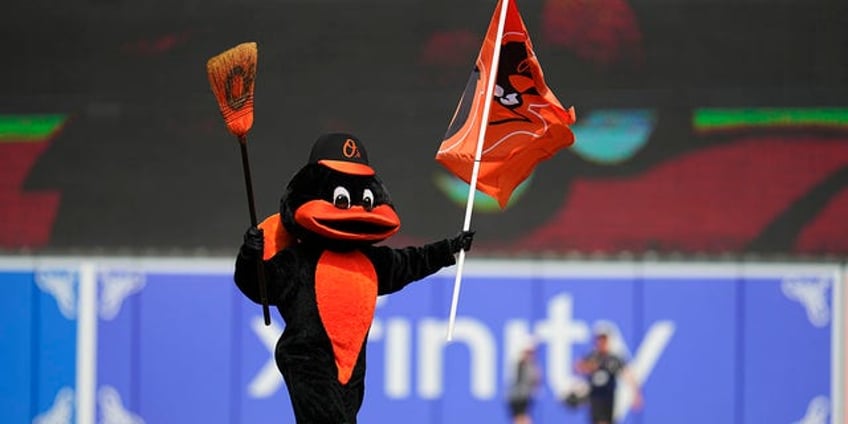 mlb broadcasters slam orioles over reported suspension of play by play announcer kevin brown