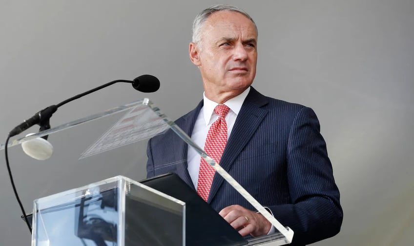 mlb commissioner rob manfred gets contract extension after owners vote